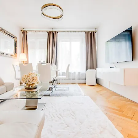 Exclusive Riverside In The Heart Of Prague