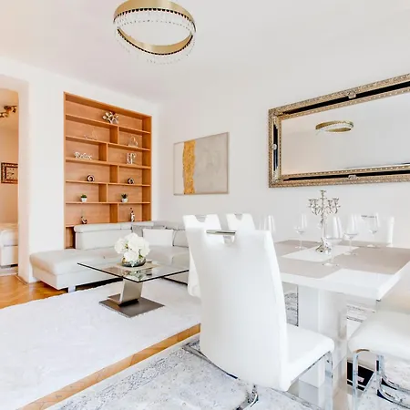 Exclusive Riverside In The Heart Of * Prague