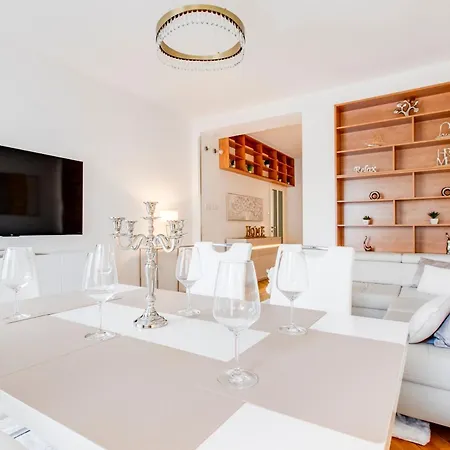 Exclusive Riverside In The Heart Of