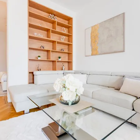 Exclusive Riverside In The Heart Of Apartment