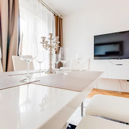 Apartment Exclusive Riverside In The Heart Of Prague
