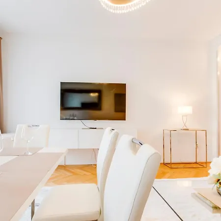 Exclusive Riverside In The Heart Of