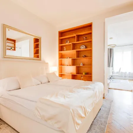 Apartment Exclusive Riverside In The Heart Of Prague
