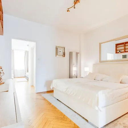Exclusive Riverside In The Heart Of Apartamento Praga