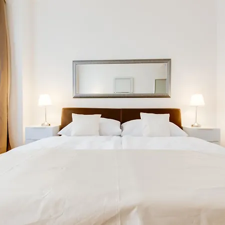 Exclusive Riverside In The Heart Of Praga