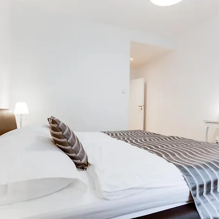 Apartment Exclusive Riverside In The Heart Of Prague