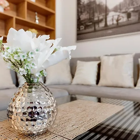 Exclusive Riverside In The Heart Of Διαμέρισμα *