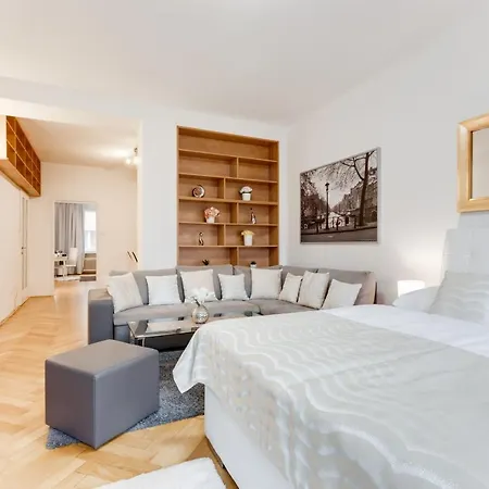 Exclusive Riverside In The Heart Of