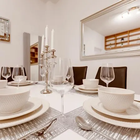 Exclusive Riverside In The Heart Of Prague