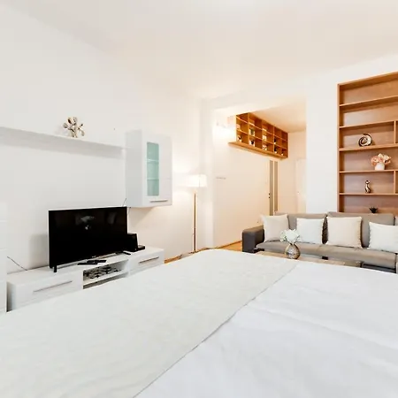 Exclusive Riverside In The Heart Of Apartment Prague