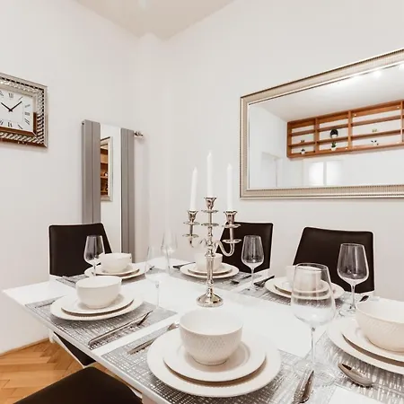 Exclusive Riverside In The Heart Of Prague