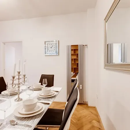 Exclusive Riverside In The Heart Of Prague