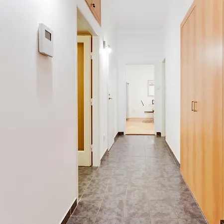 Exclusive Riverside In The Heart Of Prague