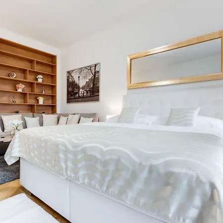Exclusive Riverside In The Heart Of Apartment Prague