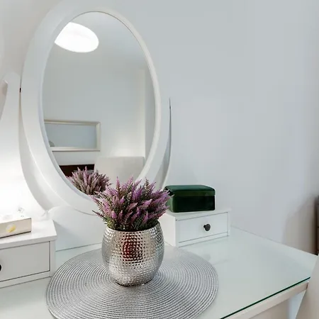 Exclusive Riverside In The Heart Of * Prague