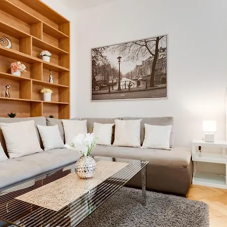 Exclusive Riverside In The Heart Of Prague
