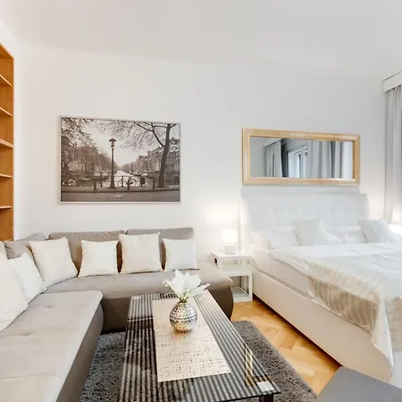 Exclusive Riverside In The Heart Of Prague