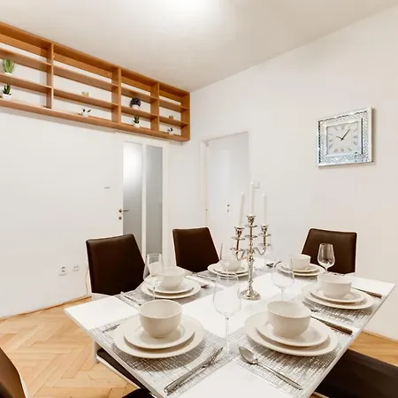 Exclusive Riverside In The Heart Of * Prague